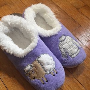 NWT Cozy Sheep Slippers